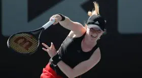 La joueuse de tennis née avec 4 doigts impressionne