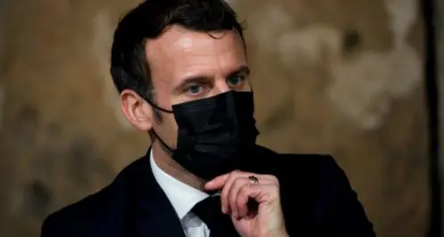 emmanuel macron prendre son temps