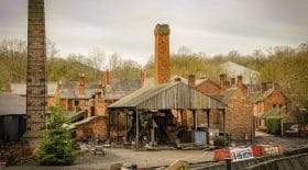 peaky-blinders-le-decor-de-la-serie-va-servir-de-centre-vaccination