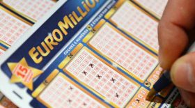 Il perd son ticket de lotto à 1 million d'euro avant de le retrouver dans un parking