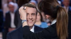 emmanuel-macron-cette-coupe-de-cheveux-qui-ne-passe-pas-inapercue