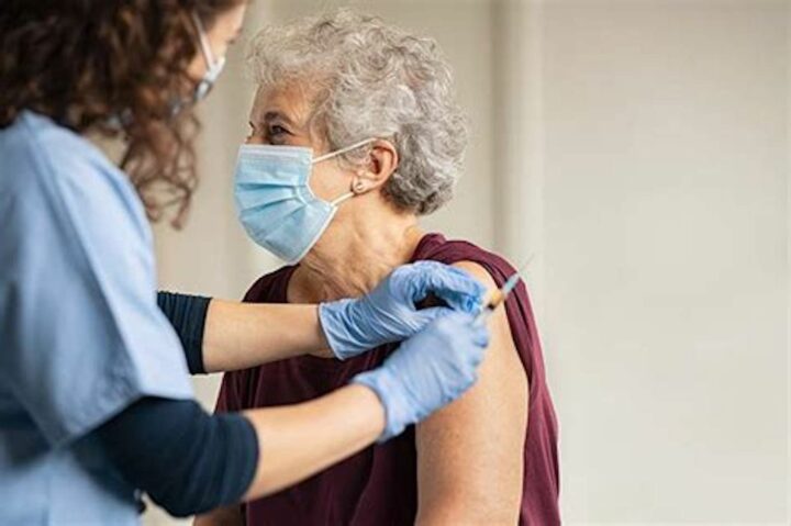 personne-âgée-vaccinée