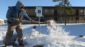 les-internautes-affirment-que-bill-gates-cree-fausse-neige-au-texas
