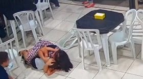 une-femme-enceinte-se-jette-sur-son-fils-de-4-ans-pour-le-proteger-fusillade