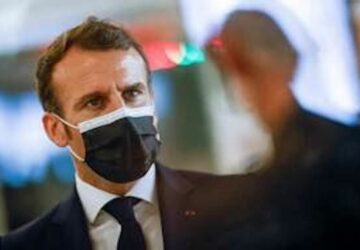 Covid-19 : Furieux, Emmanuel Macron renforce le contrôle des mesures sanitaires dans les aéroports
