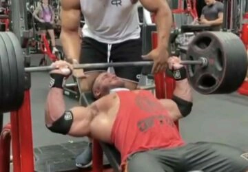 bodybuilder dechire pec