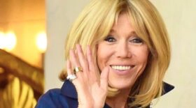 Brigitte Macron opte pour le look jean baskets pour la fin du G7 !