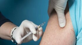 homme décède vaccin AstraZeneca