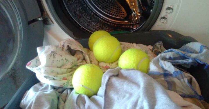 Astuce : pourquoi vous devriez mettre des balles de tennis dans votre  machine à laver !