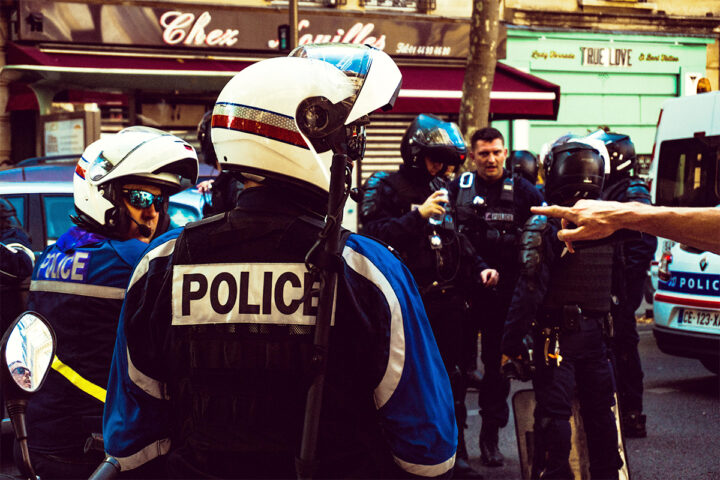 Paris policier tue par balles