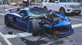 Le conducteur de la Porsche est libre