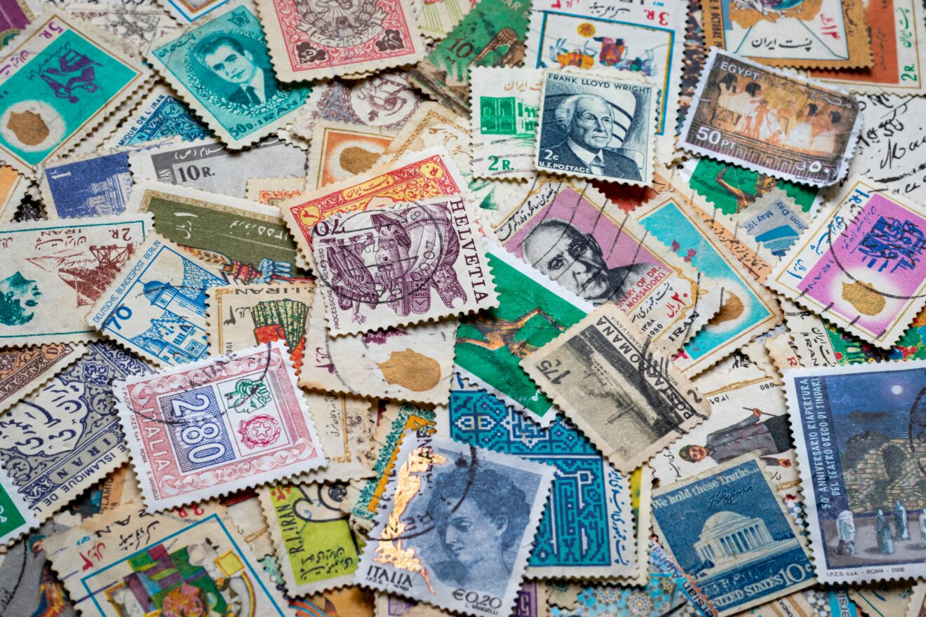 Combien De Feuille A4 Pour Un Timbre La Poste : combien de timbres coller sur votre enveloppe ? On vous répond !