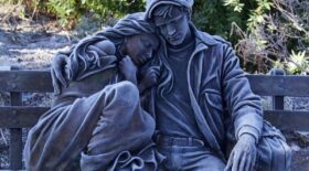 statue