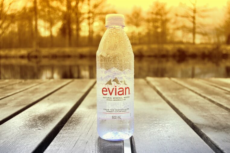 Evian fait un bad-buzz après son tweet le premier jour du ramadan