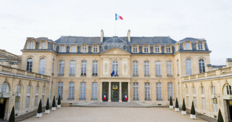 homme introduire élysée