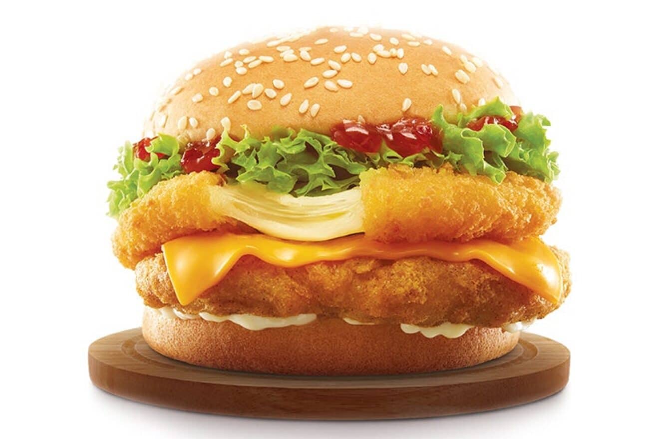 Ce nouveau burger McDo poulet fritmozzarella panée va vous faire saliver