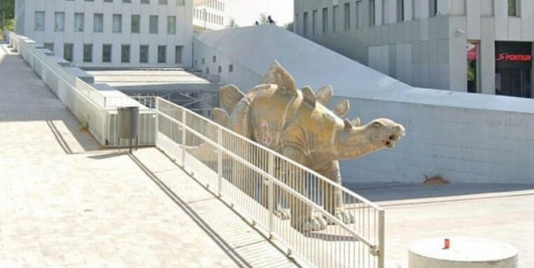 Le corps d'un homme sans vie retrouvé dans une statue de dinosaure en Espagne