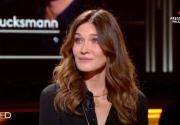 carla bruni string genou