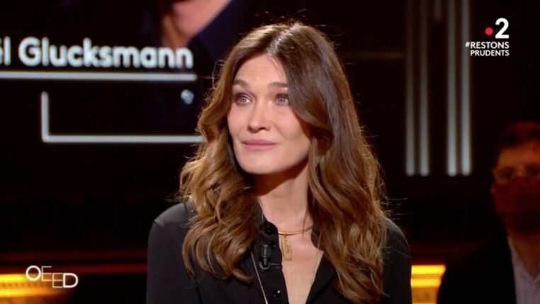 carla bruni string genou