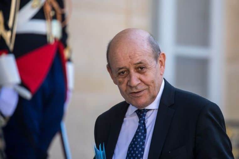 gallerie-politiques-famille-modeste-le-drian