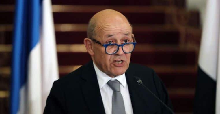 gallerie-politiques-famille-modeste-le-drian