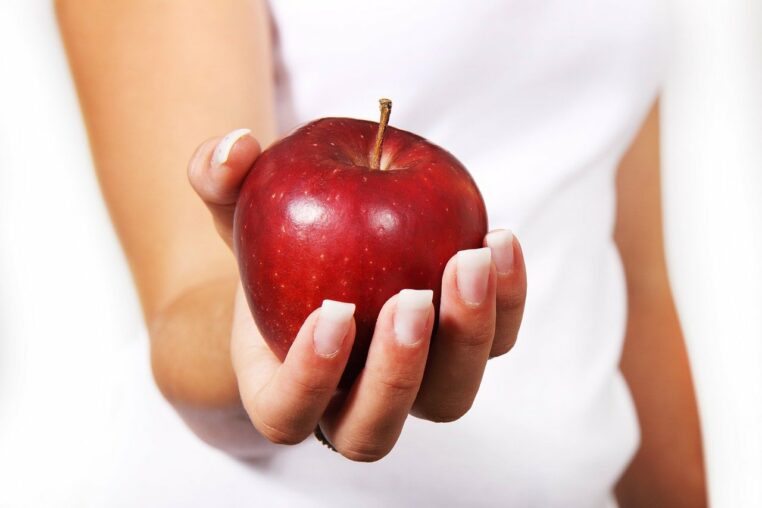 Pourquoi manger une pomme après le repas est très mauvais