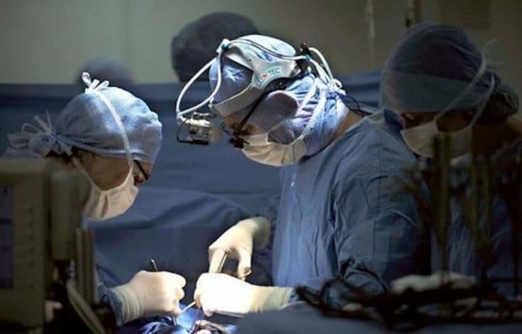 chirugie patient compresse 