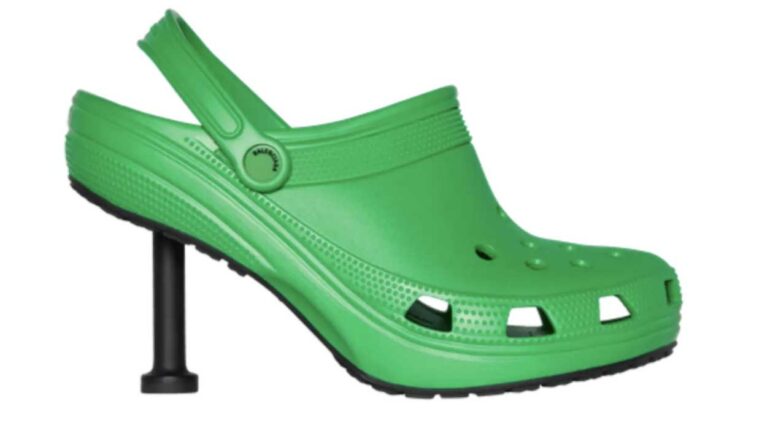 balenciaga s'associe à crocs pour des chaussures à talon