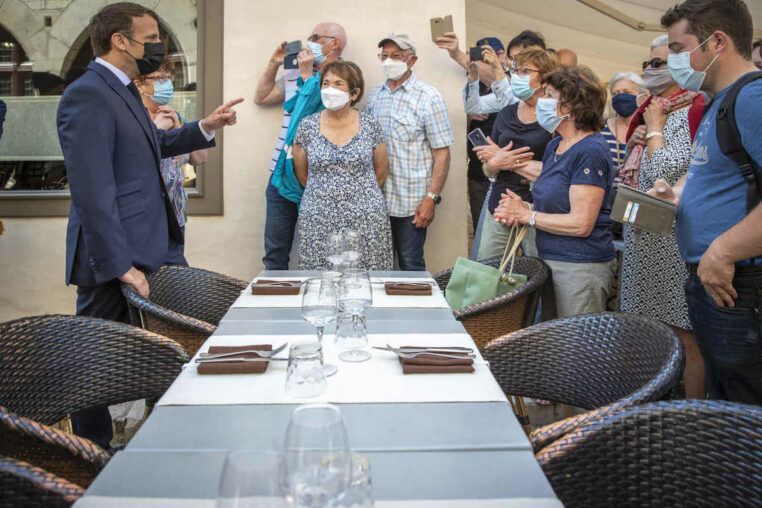 emmanuel macron reforme retraites bain de foules