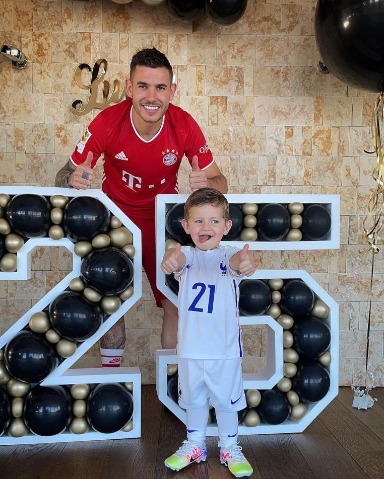 gallerie-enfants-joueurs-equipe-de-france-hernandez