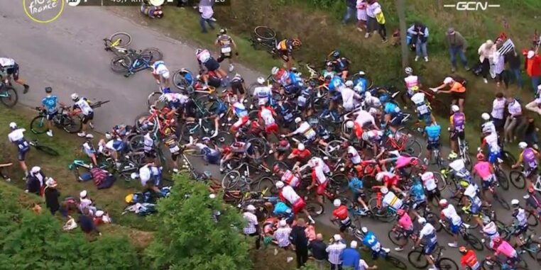 tour de franche chute peloton