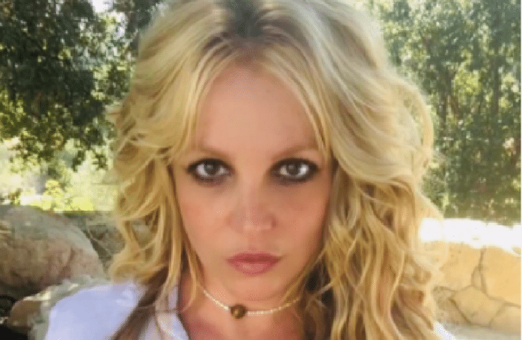 Britney Spears : elle récidive seins nus sur Instagram