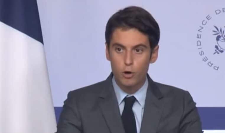 Gabriel Attal prévient : "C'est soit la vaccination générale, soit un tsunami viral"