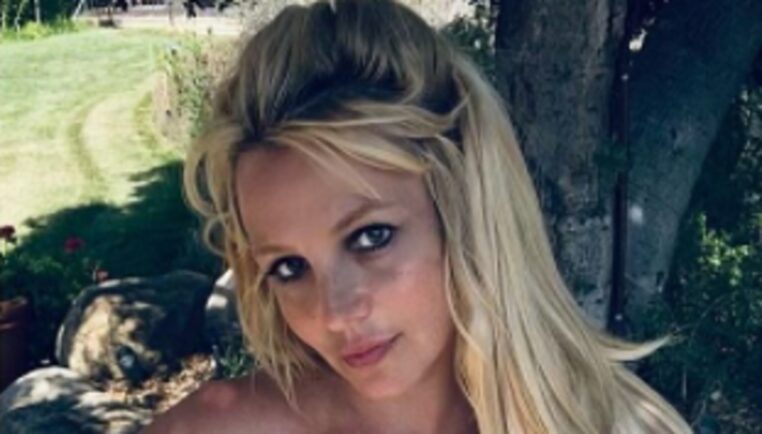 Sexy : Britney Spears fête sa liberté durement acquise seins nus sur Instagram