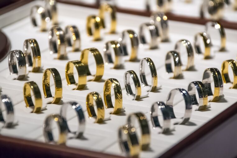 Un braqueur en trottinette prend la fuite avec presque 3 millions d'euro de bijoux !