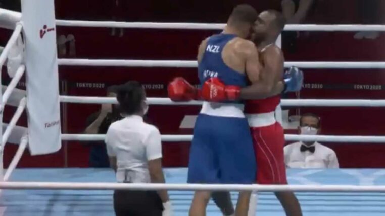 boxeur mord adversaire oreille