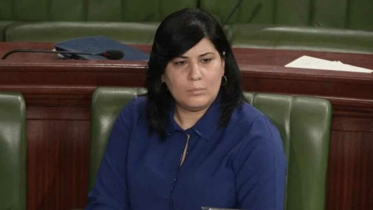 députée tunisienne frappée dans le parlement