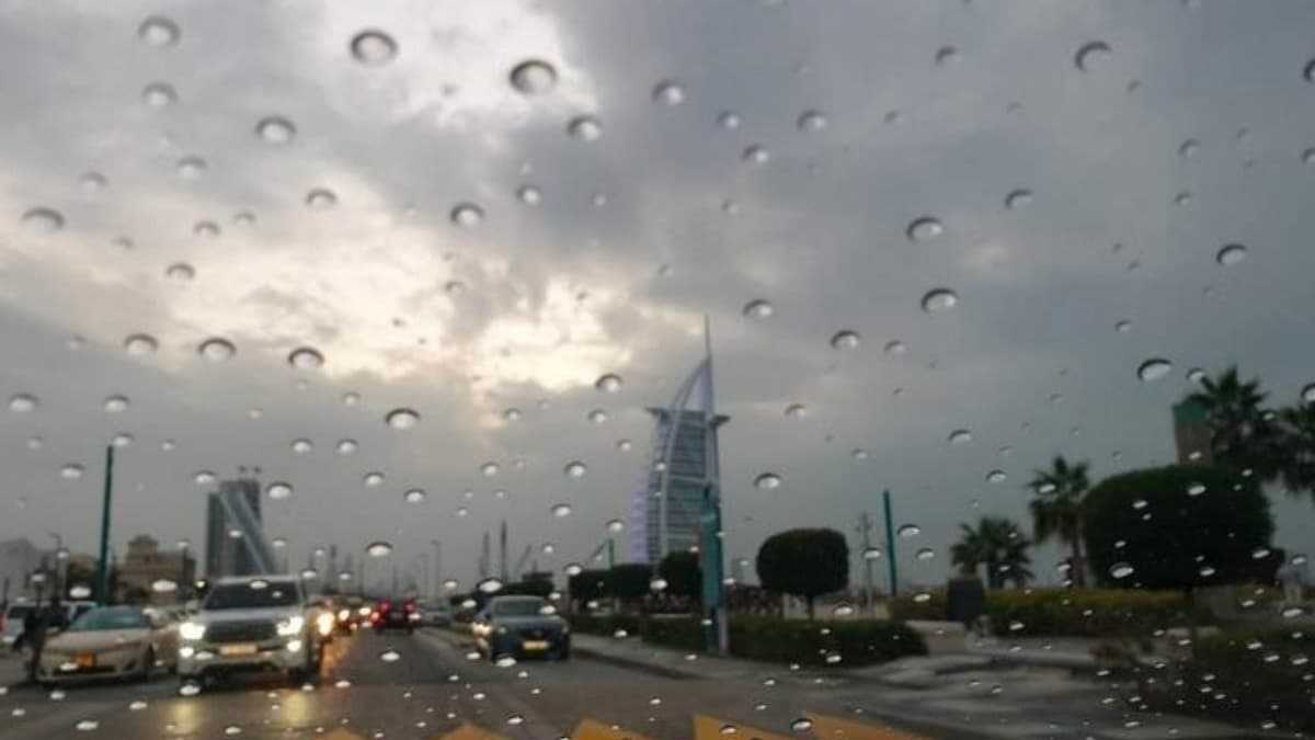 Fortes chaleurs Dubaï fait tomber de la pluie artificielle et c'est