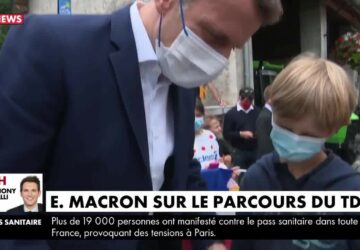 Emmanuel Macron touché par ce cadeau