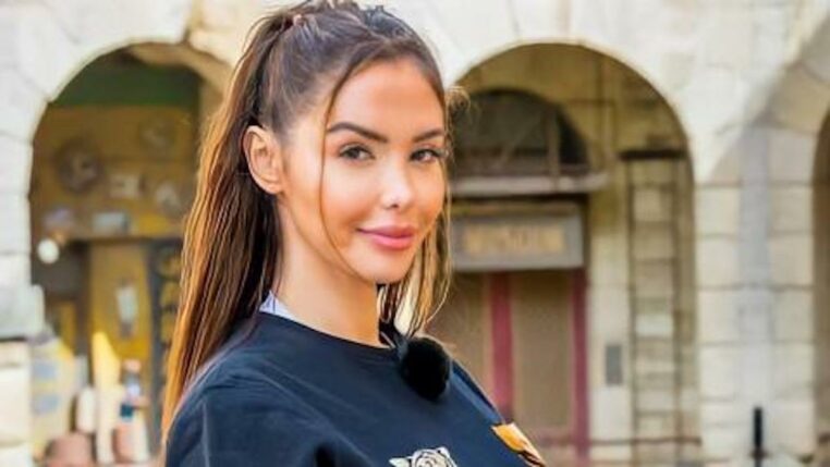 nabilla fort boyard passe-partout