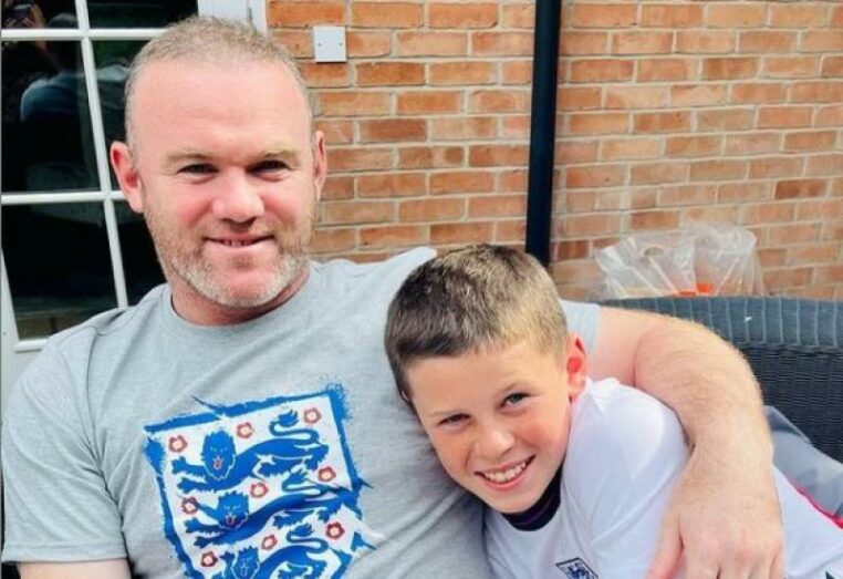 Polémique : Wayne Rooney ivre avec des femmes dénudées sur des photos volées