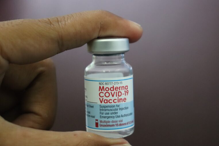 Le Japon enquête actuellement sur deux décès après la découverte de lots contaminés de vaccins Moderna