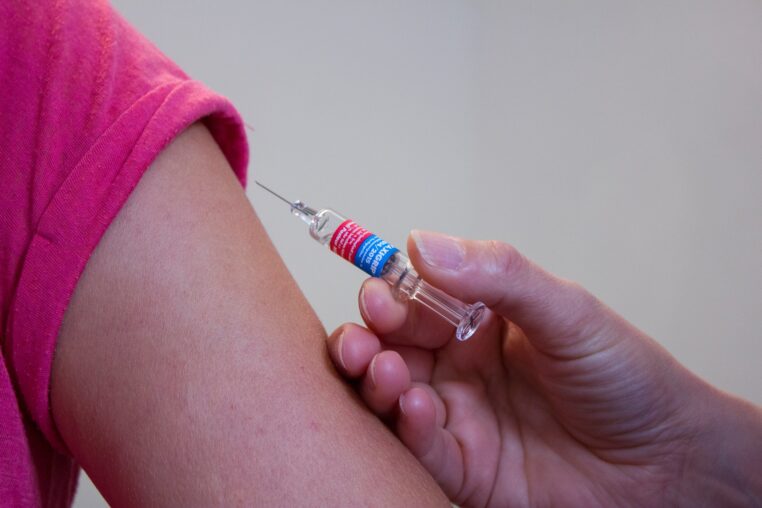 Un brésilien interpellé alors qu'il tentait de recevoir sa sixième injection du Vaccin Anti-Covid