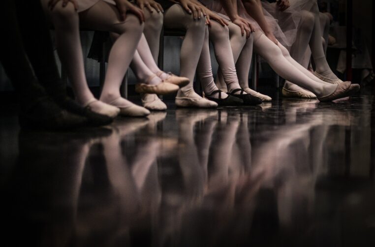 Un professeur de danse du Finistère mis en examen pour le viol de 9 mineurs