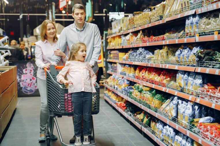 Supermarchés : les clients vont payer plus cher