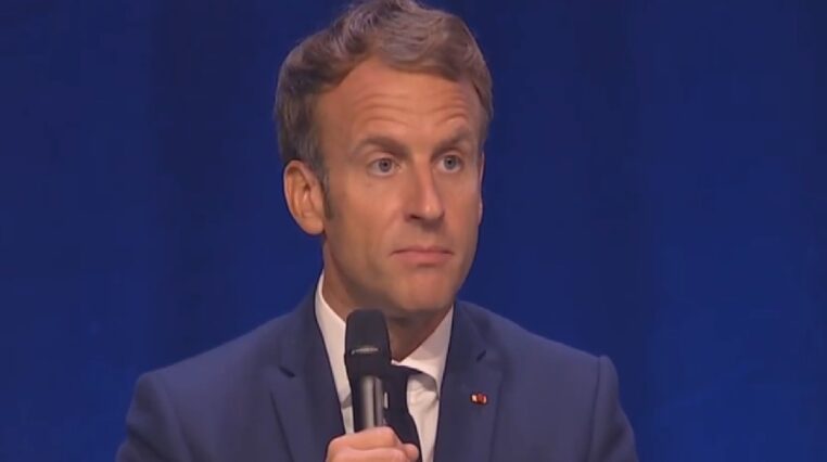 Emmanuel Macron devrait faire une étonnante annonce ce mardi au sujet des forces de l'ordre
