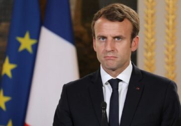 Emmanuel Macron en slip