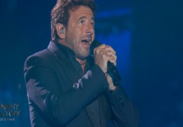 Patrick Bruel devient la risée du net après sa prestation loupé en hommage à Johnny Hallyday