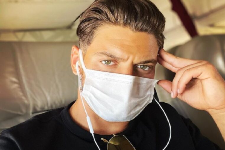 Rayane Bensetti ne supporte pas que l'on interroge sur son salaire. Il clash un internaute en direct sur Instagram