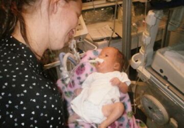 Une maman se dirige à la morgue pour dire adieu à son nouveau-né... Elle le retrouve en vit !